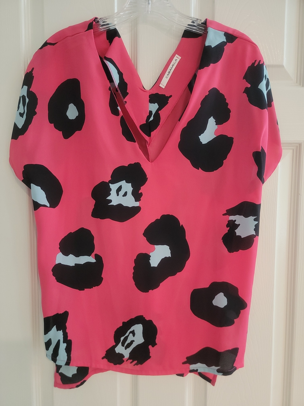 CARAMELA Women's Bonnie Pink Polyester Animal Print V-Neck Blouse Size Small - Picture 10 of 11